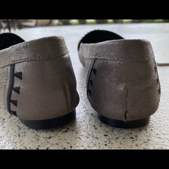 EUC Donald J Pliner “DEESP” ladies’ metallic/beaded loafers, size 6-1/2 medium - Picture 7 of 10